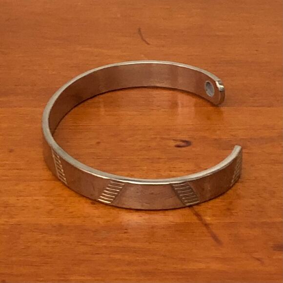 Retro Elegance Design Gold Etching Designs Effortlessly Chic Sleek Cuff Bracelet - Picture 2 of 6